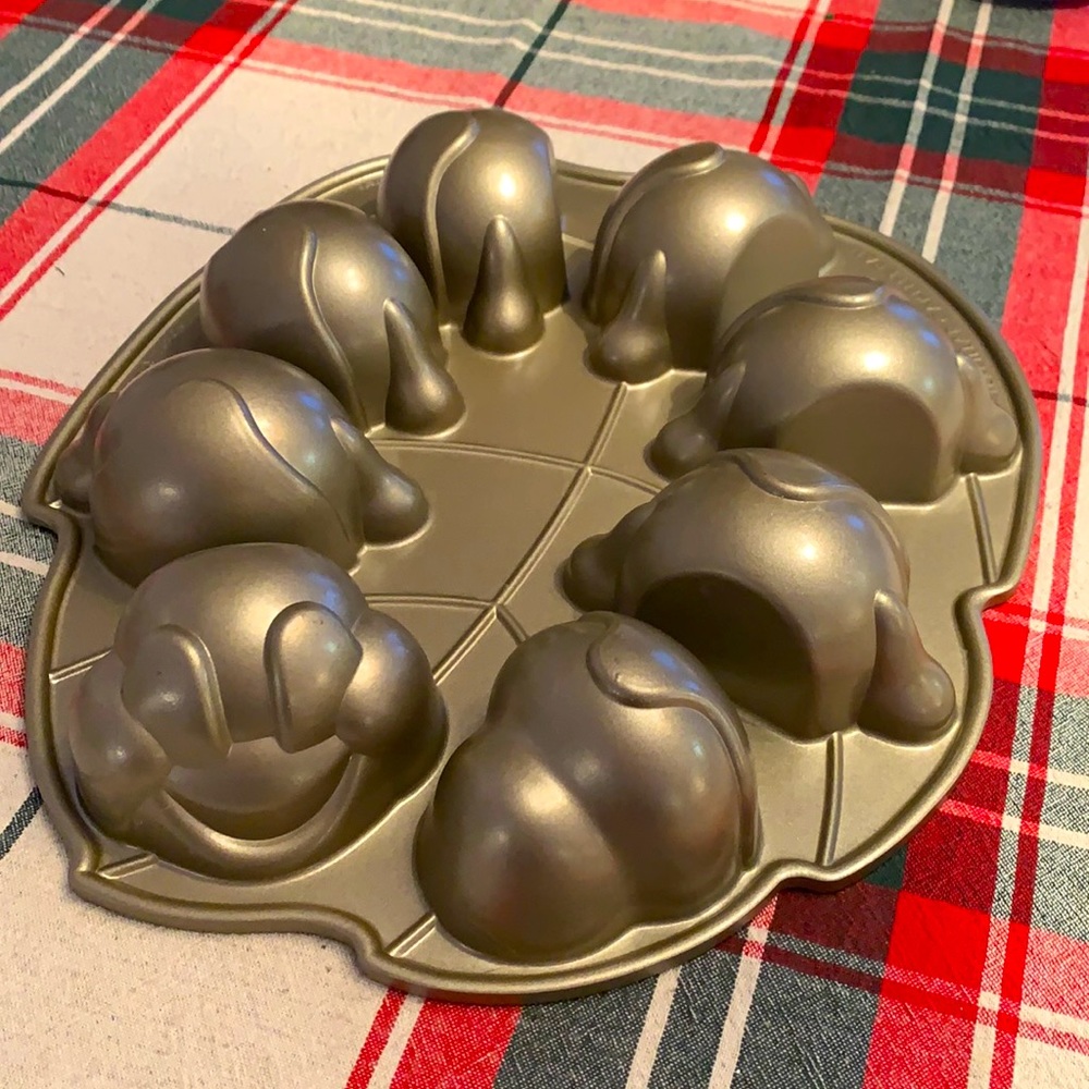 Caterpillar 🐛 cake pan!